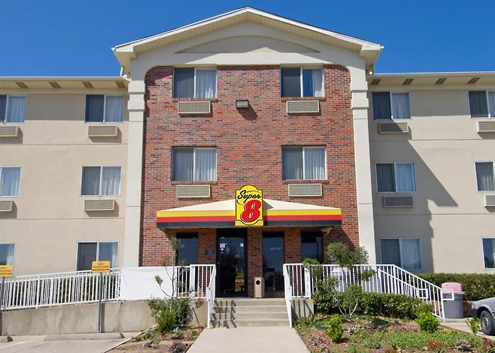 Super 8 By Wyndham Denton